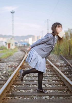 精品美女穿牛仔裤视频_高清高清免费观看