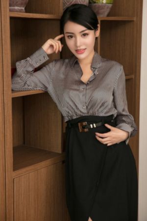 欧美美女驾枪图片_BD英语高清完整版